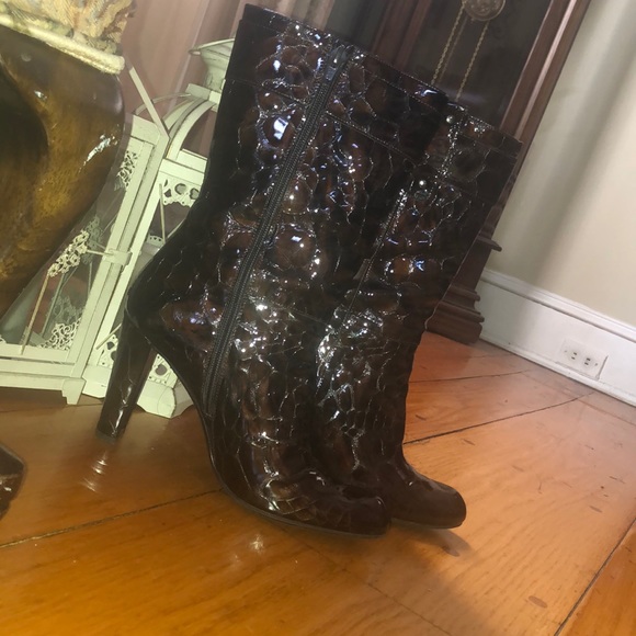 Boots - Picture 4 of 8